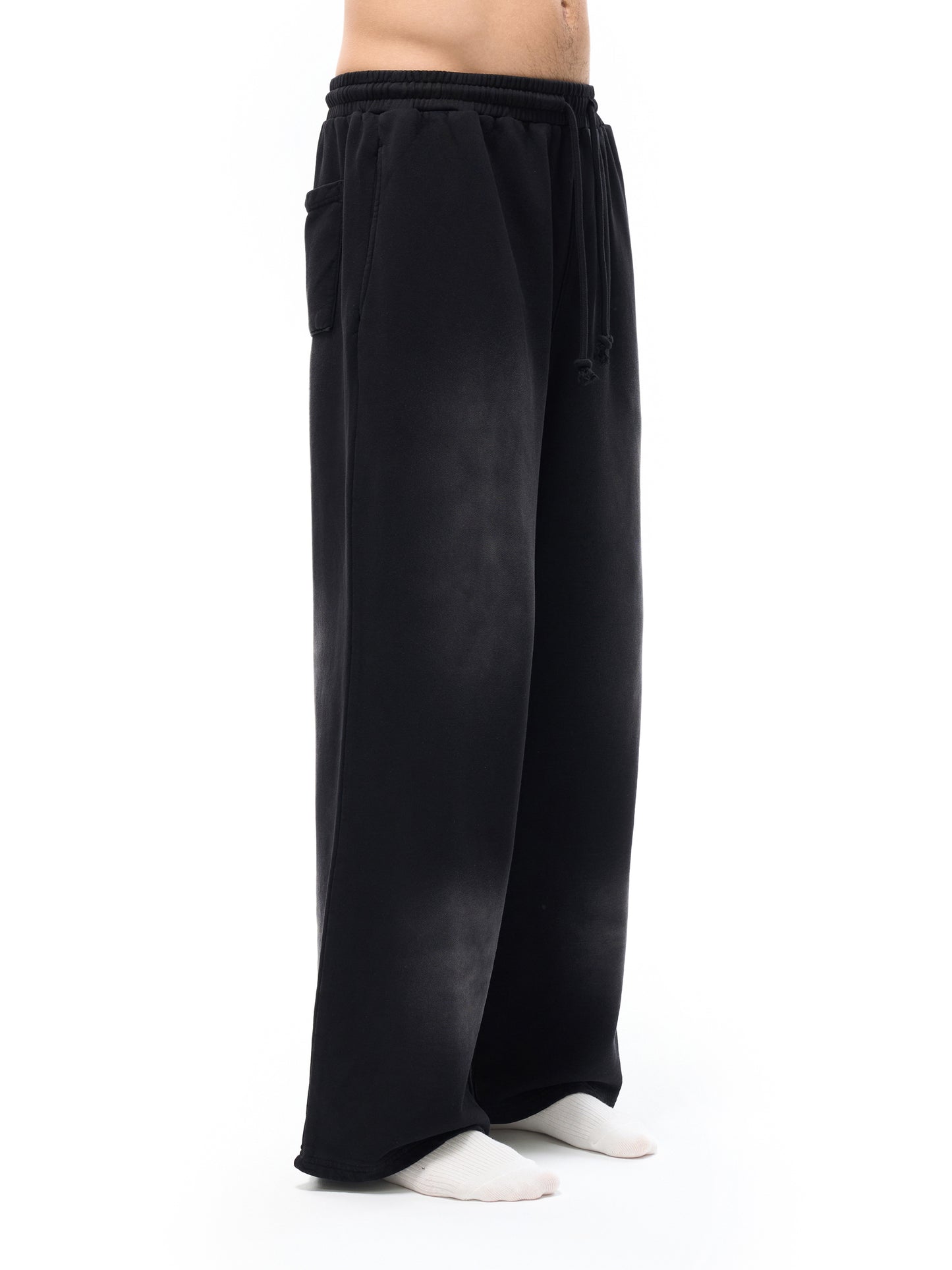 UNDER8ED. Baggy Sweatpants